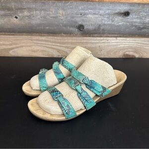 VIONIC Dwyn Triple Strap Snake Embossed Wedge Sandal Woman’s 10 EU 41 Blue Green